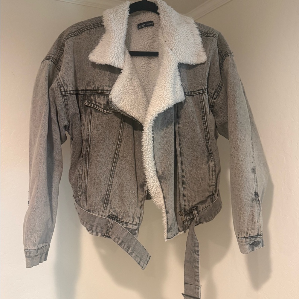 Chic Gray Denim Jacket with White Sherpa Collar